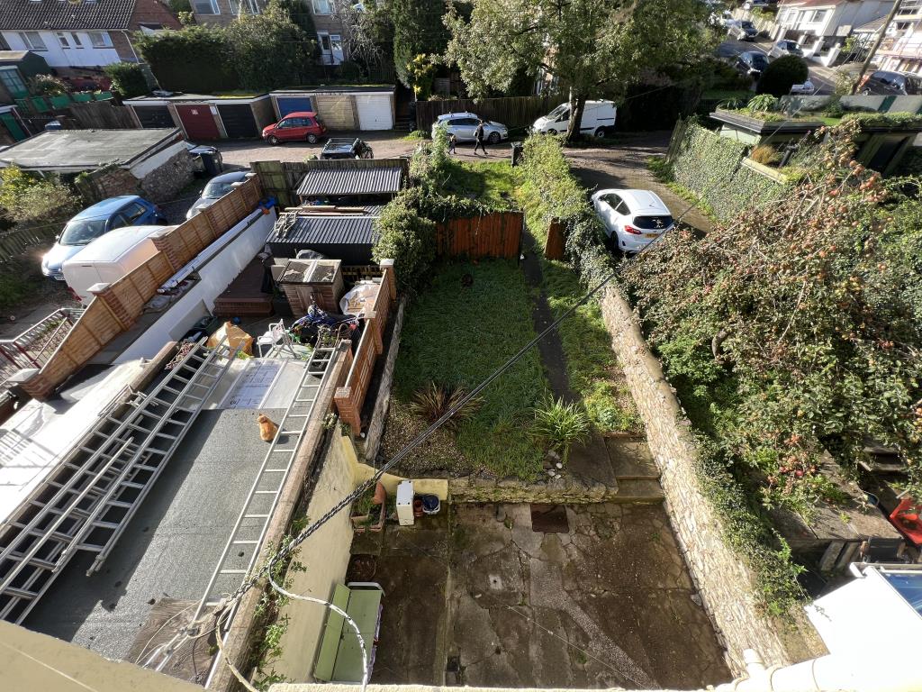 Lot: 33 - FREEHOLD INVESTMENT ARRANGED AS TWO FLATS - General view of rear garden